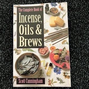 The Complete Book of Incense, Oils and Brews (Llewellyn's Practical Magick)